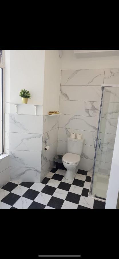לינה וארוחת בוקר דינגל Adams Townhouse מראה חיצוני תמונה