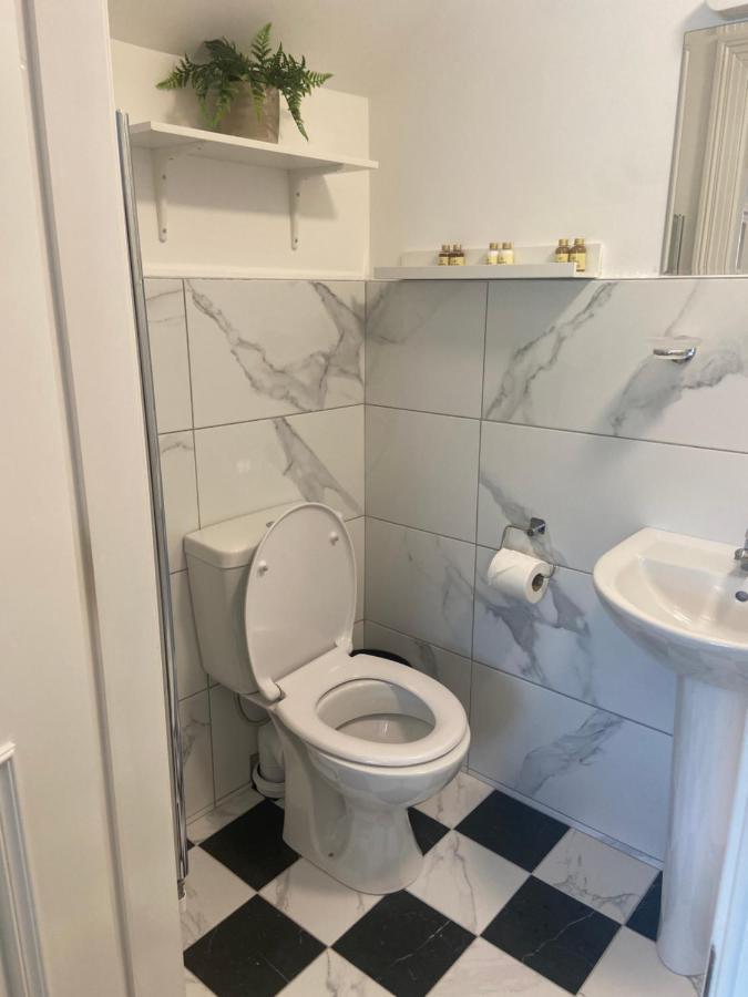 לינה וארוחת בוקר דינגל Adams Townhouse מראה חיצוני תמונה